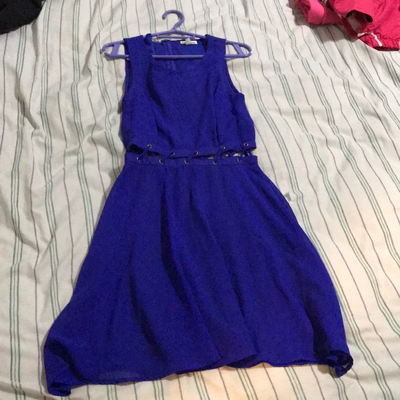 Dress - Picture 3 of 3